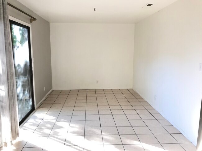 Dining/family room - 1830 Polk Way