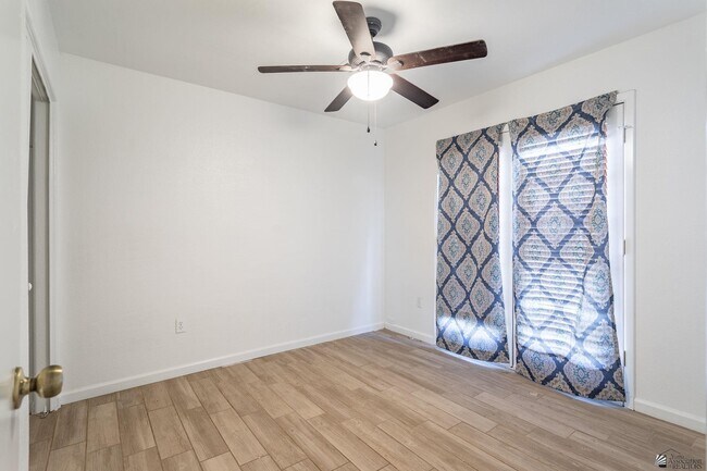 Building Photo - 1510 N 9th Ave