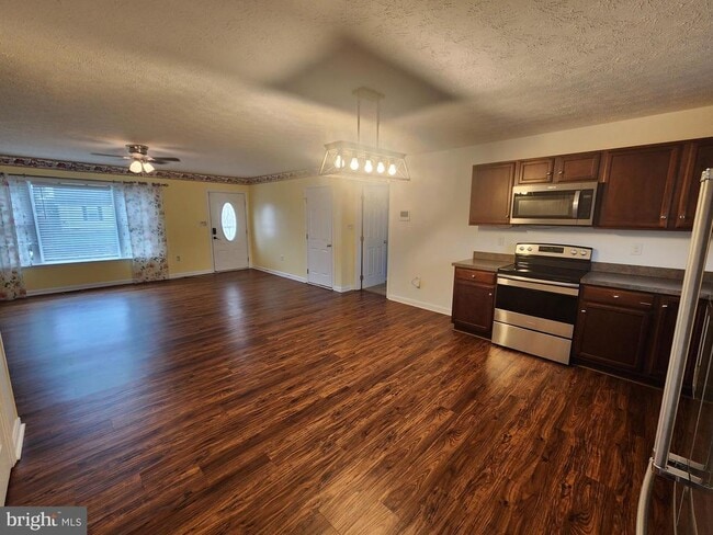Building Photo - 227 Tather Dr