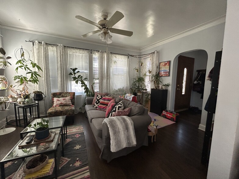 Living Room - 5855 N Austin Ave