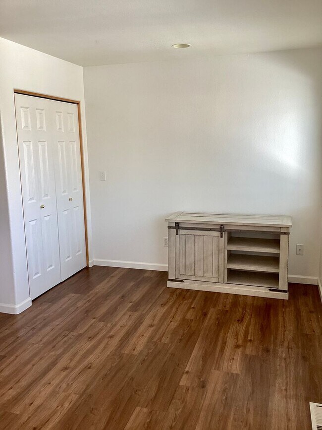 Building Photo - 3 Bed 2.5 Bath Town Home in Running Y - Ac...