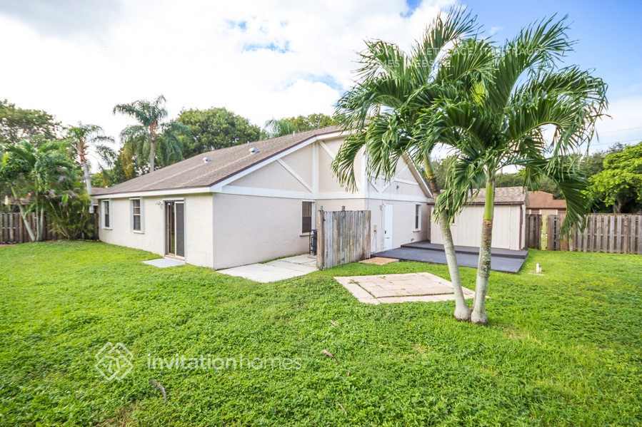 Building Photo - 842 SW 159th Terrace