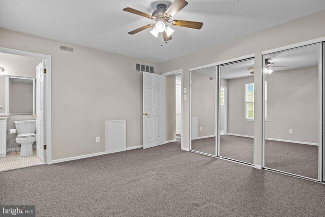 Building Photo - 560B Thrush Ct
