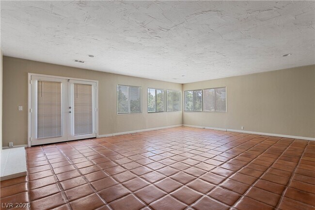 Building Photo - 908 Vegas Valley Dr