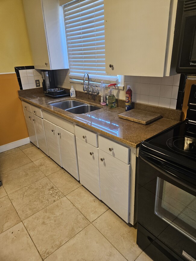 Building Photo - 3909 Patrick Ave