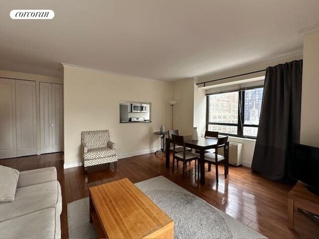 Building Photo - 240 E 47th St