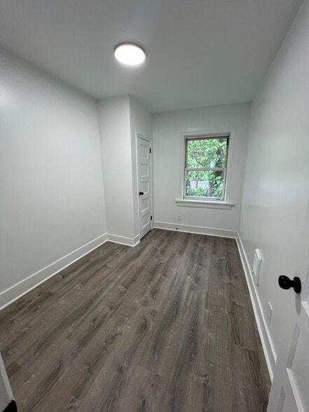 Building Photo - 919 Elsinore Pl