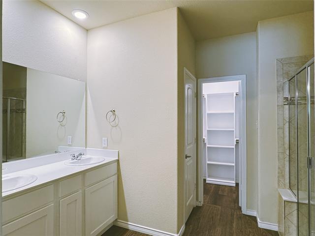 Building Photo - 607 Eleanor Dr