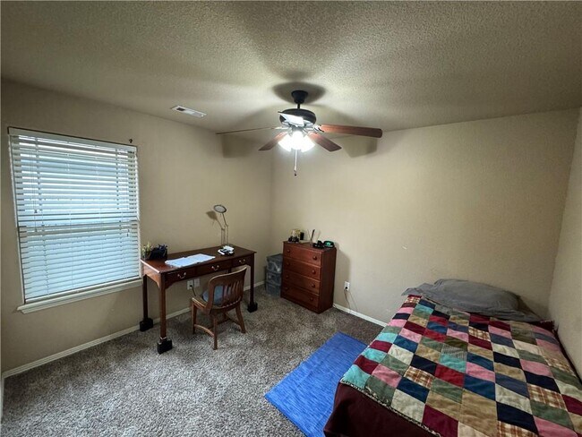 Building Photo - 1008 Kensington Dr