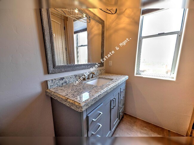 Building Photo - "Spacious Tucson Retreat with Granite Elegance and Cozy Fireplace – 4 Bed, 3.5 Bath Gem!"