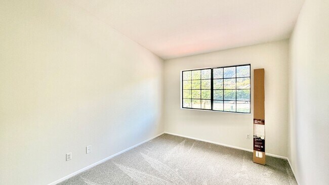 Building Photo - Beautifully Updated Two-Story Townhome on the Pala Mesa Golf Course in Fallbrook!