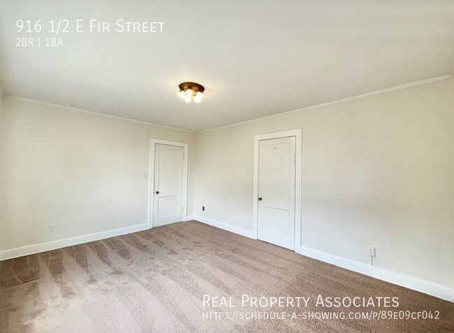 Building Photo - Spacious 2 Bedroom & Bonus Room in Awesome...