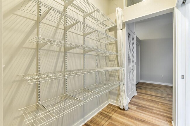 Building Photo - 507 Sabine St