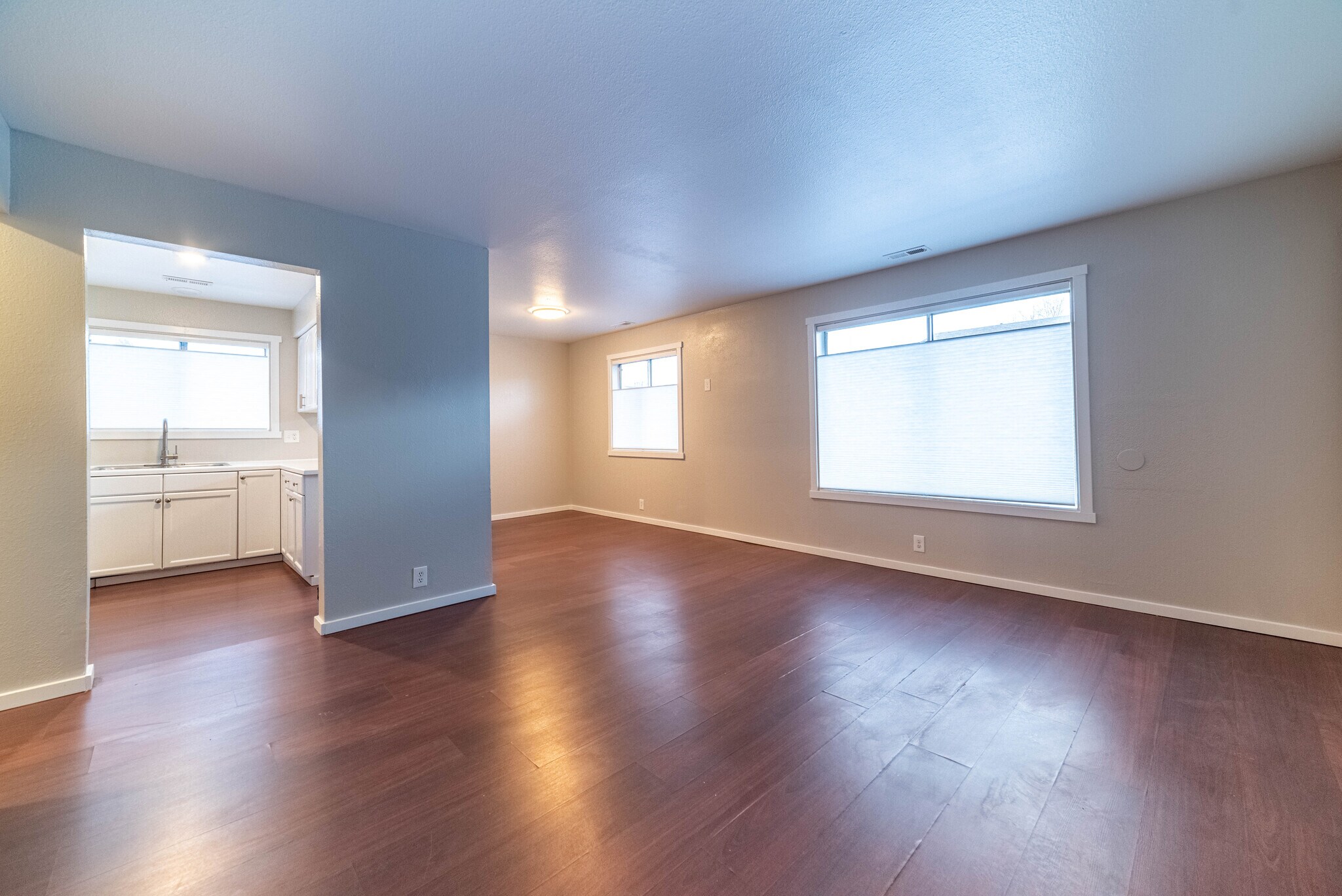 Building Photo - 269 Montgomery St W