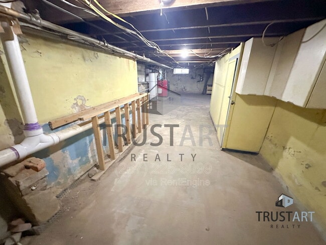 Building Photo - 437 Markle St