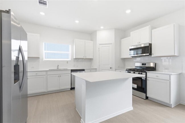 Building Photo - 1404 Roaming Oak Bnd