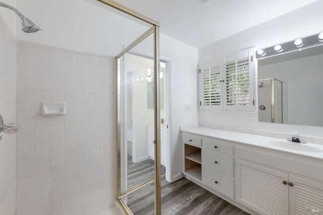 Building Photo - 121 Knoll Pl