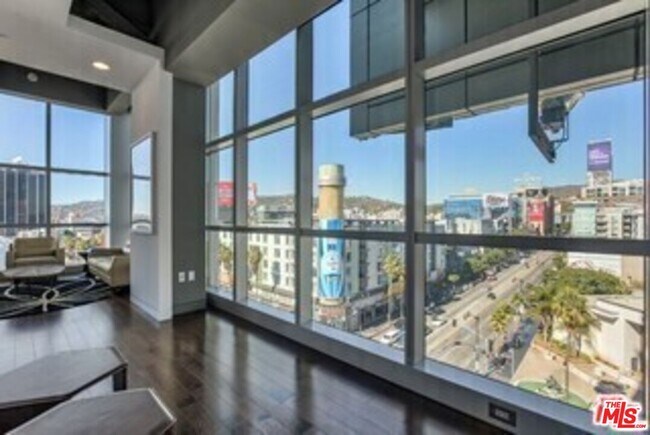 Building Photo - 1480 Vine St