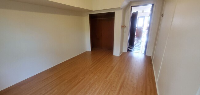 Building Photo - 3 & 4 Bedroom Units Just Steps from WWU
