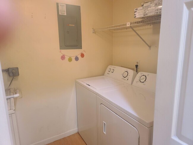 Building Photo - 317 Knotty Pine Cir