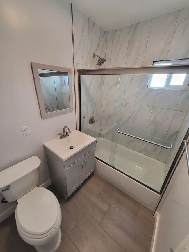 Building Photo - Completely Remodeled 1 bedroom 1 bath in D...