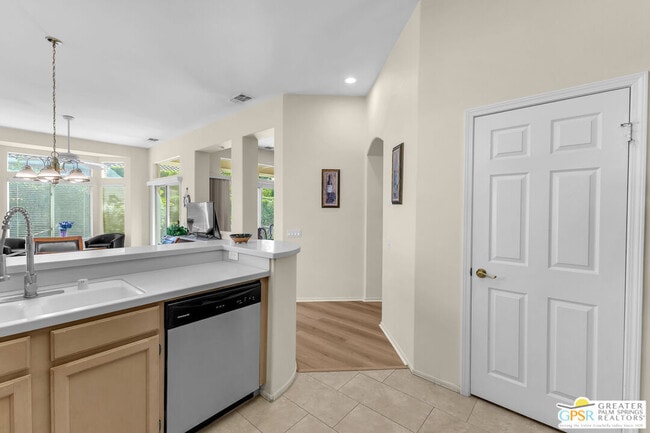 Building Photo - 37468 Westridge Ave