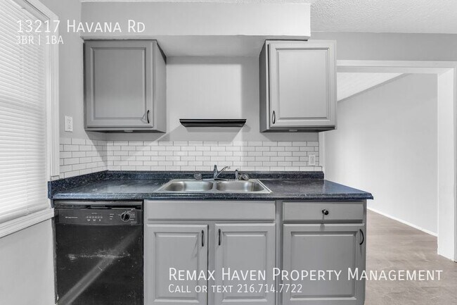 Building Photo - 13217 Havana Rd, Garfield Hts - Spacious 3...