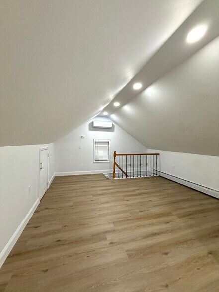 Unit 2 Attic - 3334 208th St