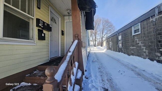 Building Photo - 310 N Main St