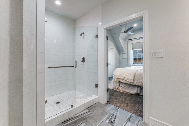 Building Photo - 5073 Gaston Ave