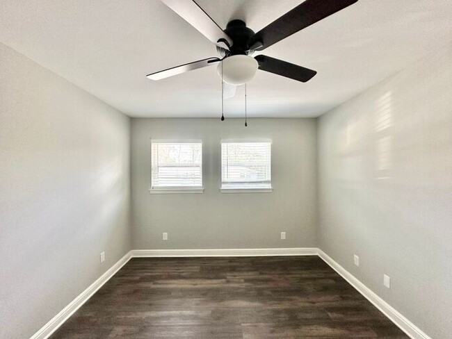 Building Photo - Available Now! Recently Remodeled 3 Bedroo...