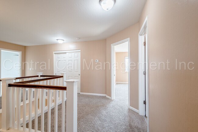 Building Photo - Large 4 Bedroom/2.5 Bath Home with a Large Loft - $2795 Per Month!