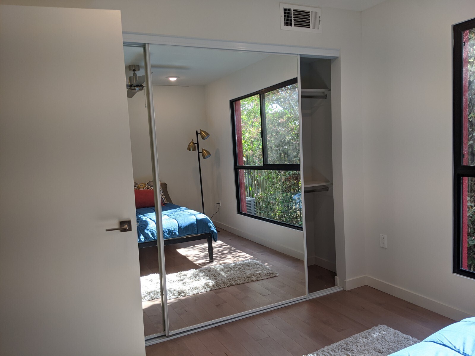 Building Photo - 654 N Virgil Ave