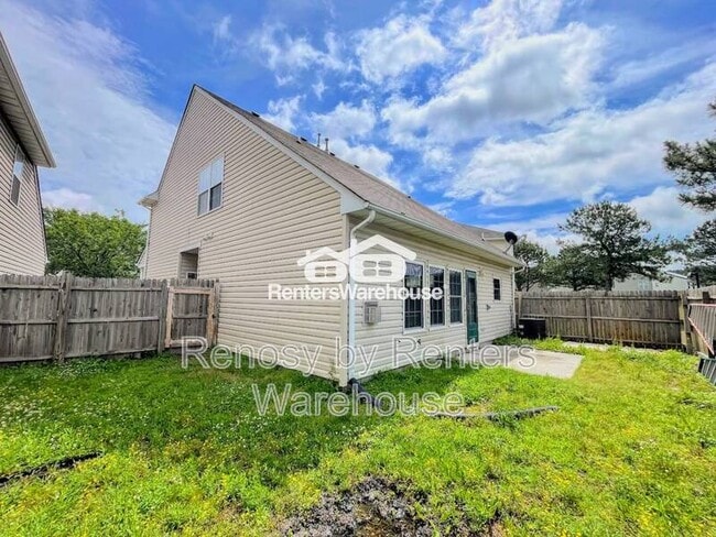 Building Photo - 3711 Bay Crescent