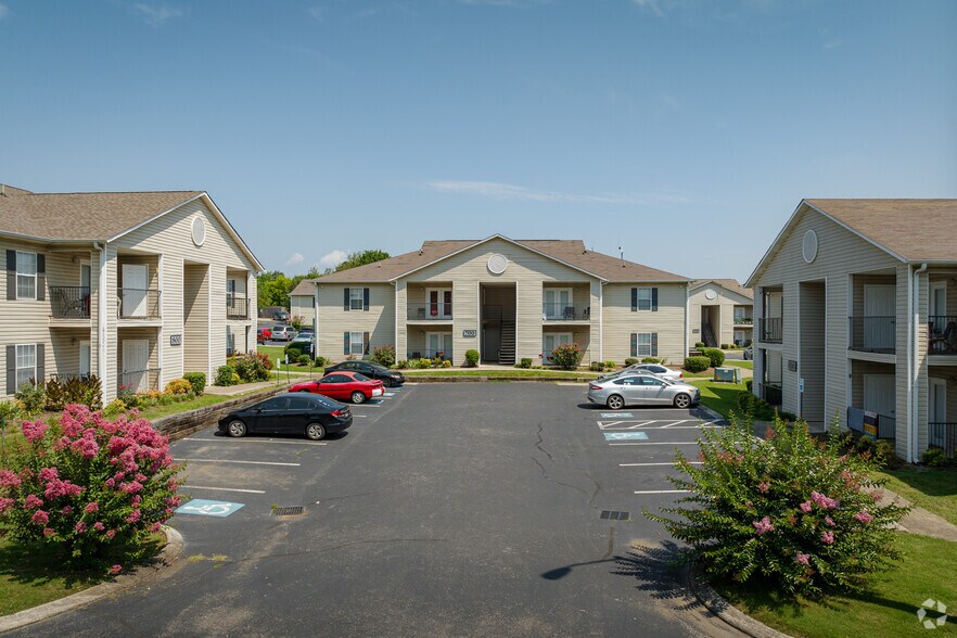 Parking - The Pointe at Westland