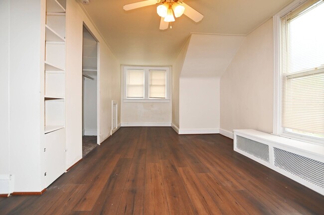 Building Photo - 310 Crabb Ave