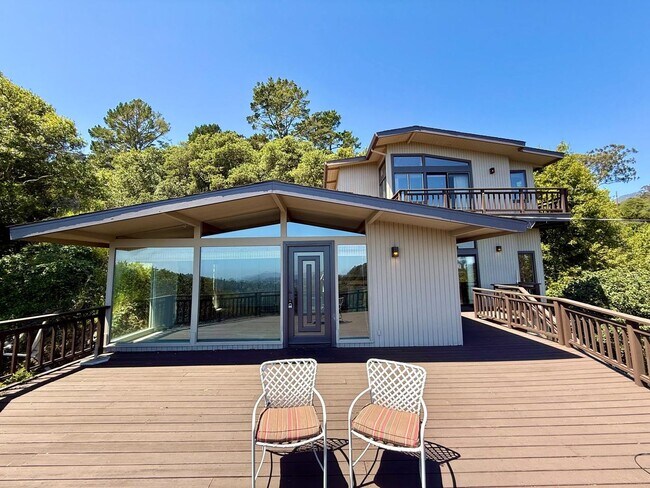 Building Photo - SPACIOUS THREE BED / THREE BATH HOME OFF OF PANORAMIC HWY WITH STUNNING VIEWS
