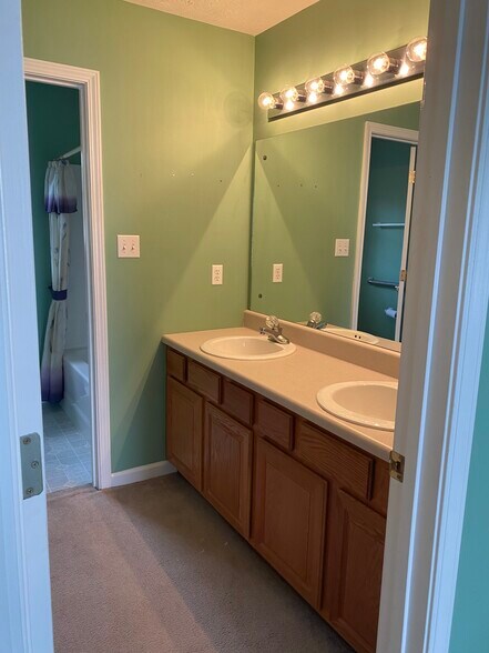 Building Photo - 8206 Gamblers Choice Trl