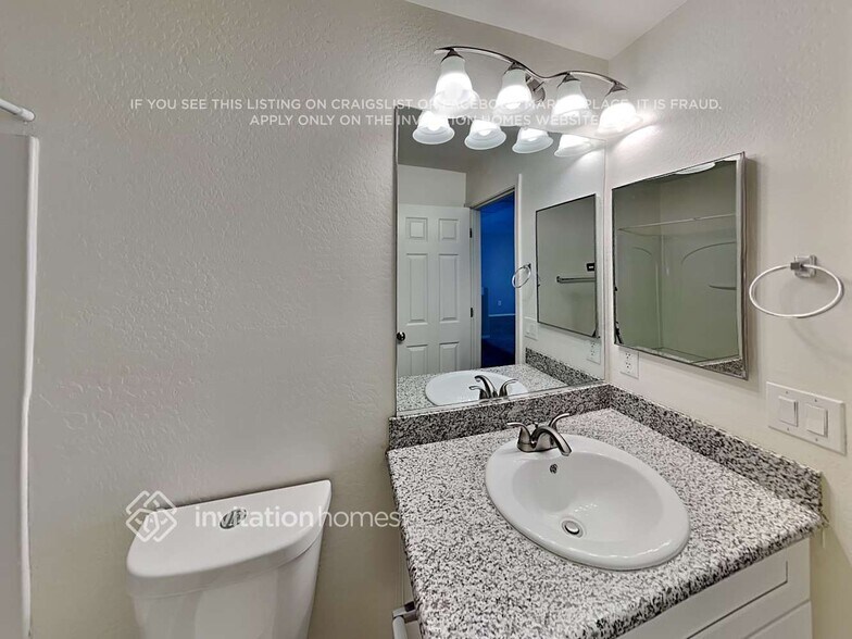 Building Photo - 1429 E Rosebud Dr