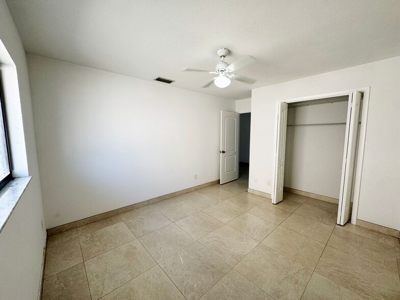 Building Photo - 630 105th Ave N