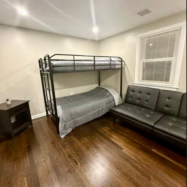 Building Photo - 29 Fresh Pond Cir