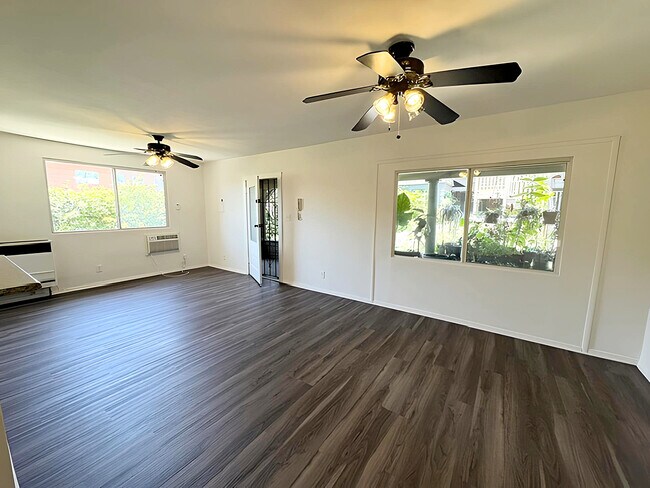 Building Photo - 4360 Willow Brook Ave