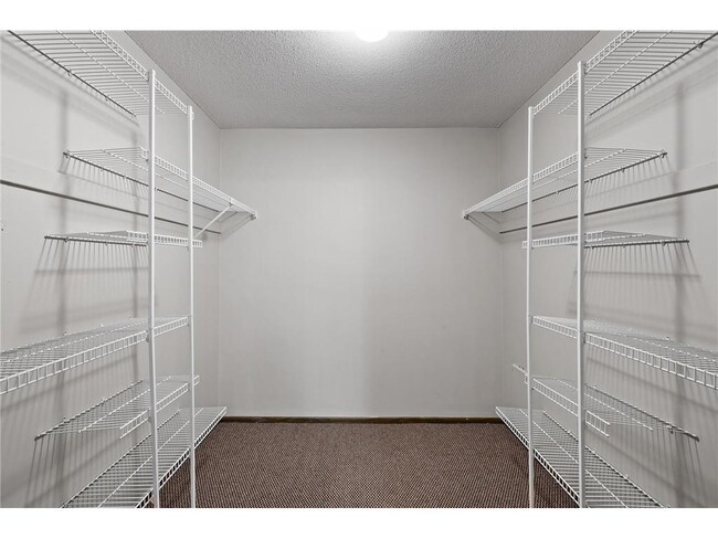 Building Photo - 450 Ford Rd