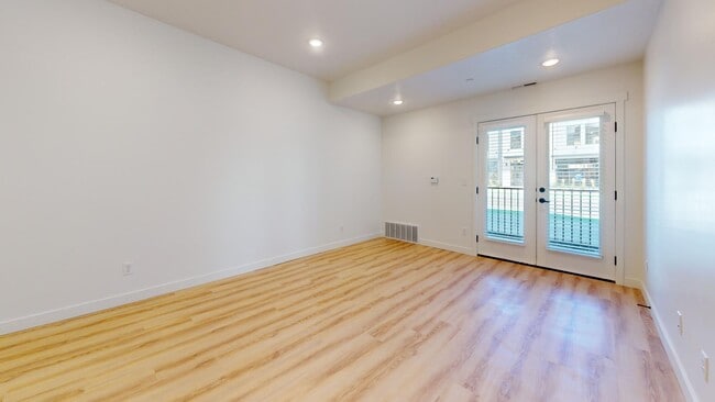 Building Photo - 1109 W 250 S