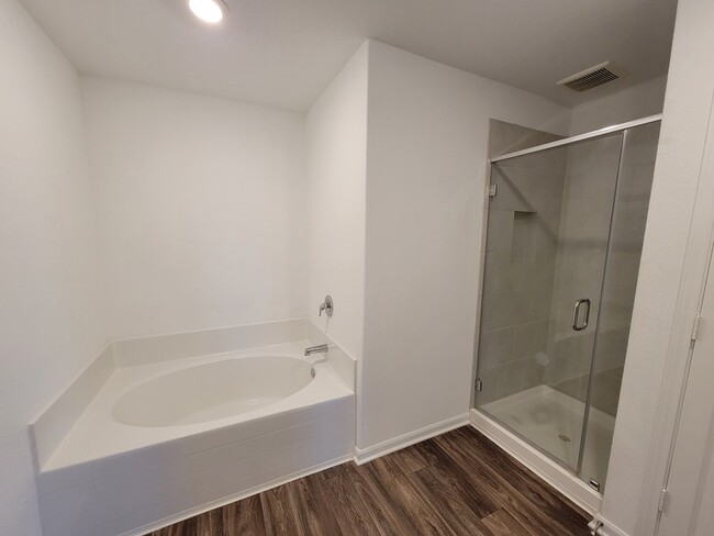 Building Photo - 766 Veloway Trail