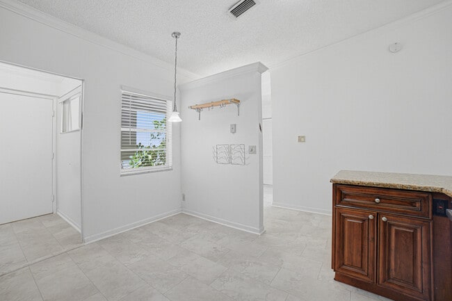 Building Photo - 6070 Sunny Manor Ct