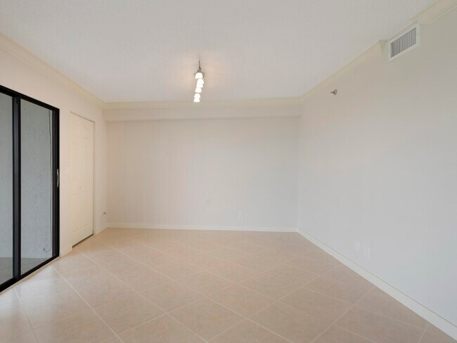 Building Photo - 7380 S Oriole Blvd