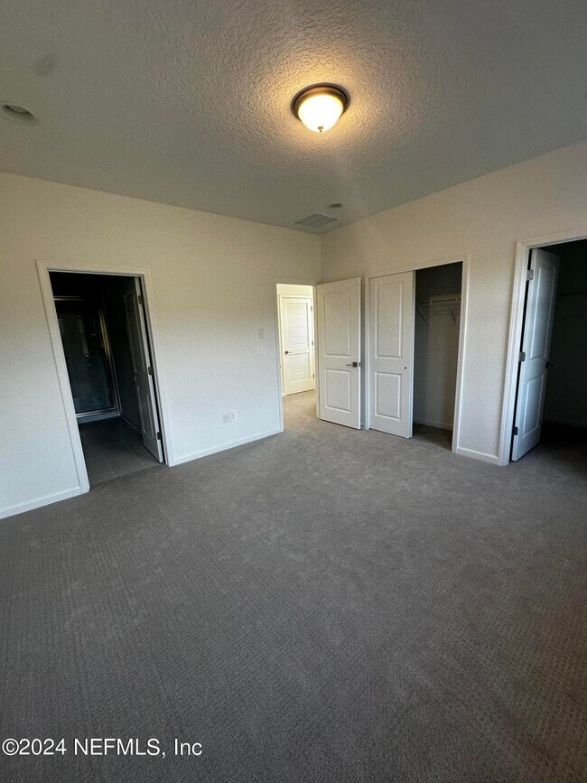 Building Photo - 545 Brandon Lks Dr