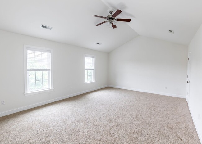 Building Photo - Huge house with vaulted ceilings and fenced in rear yard