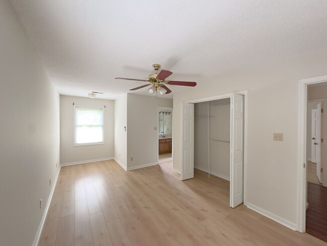 Building Photo - Knoxville 37922 - Beautiful 3 bedroom cond...